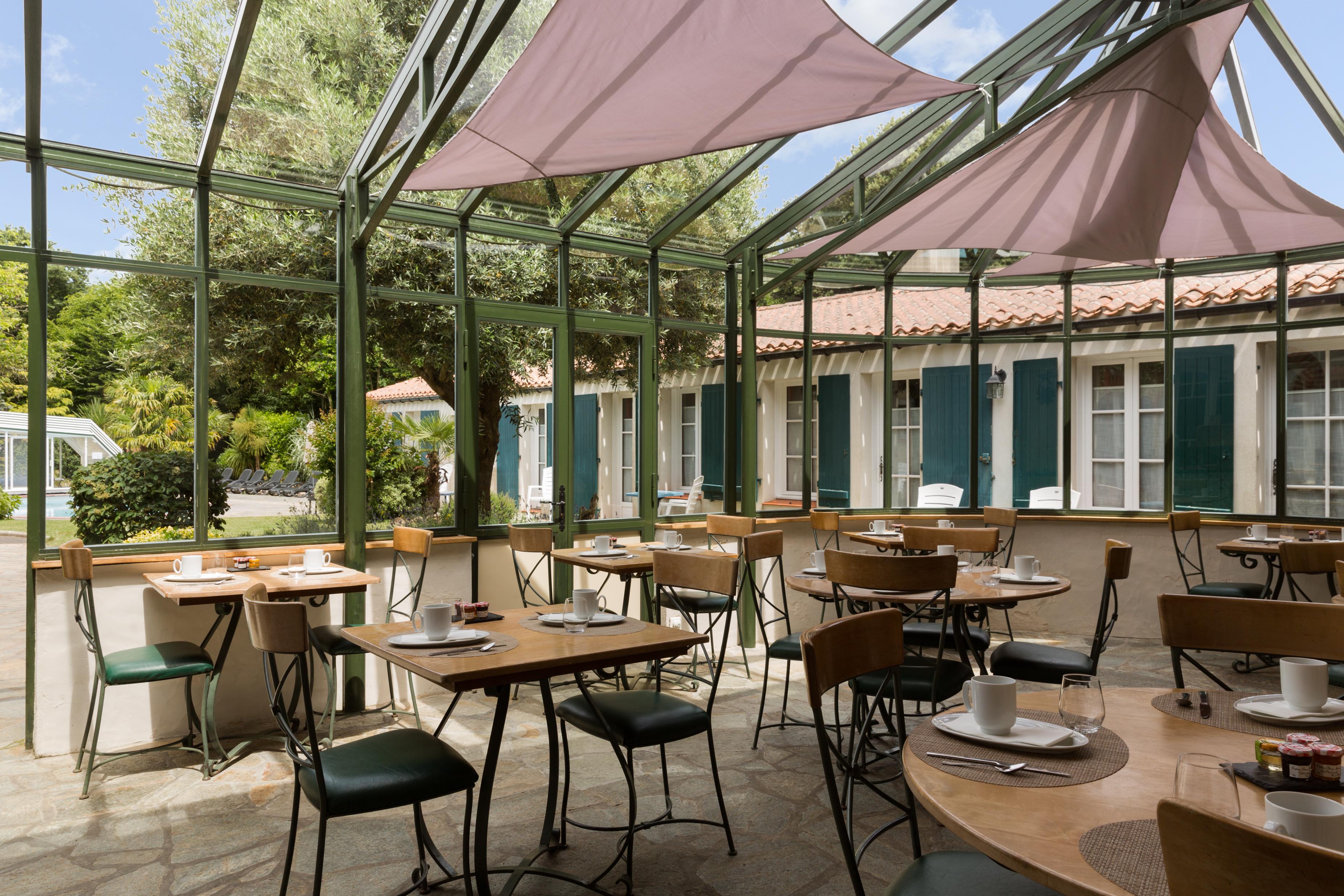 Domaine Le Martinet, The Originals Relais Hotell Bouin  Exteriör bild