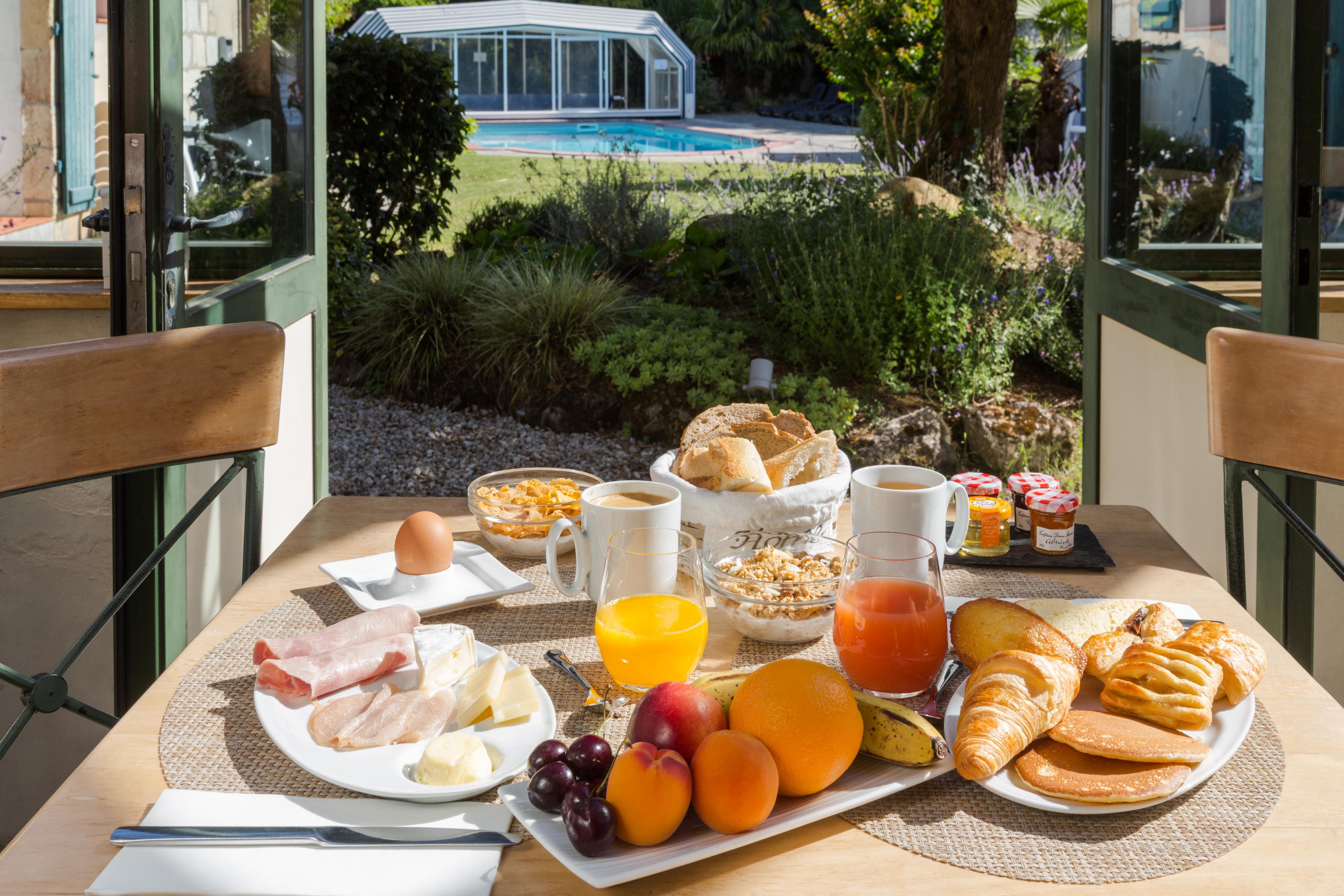 Domaine Le Martinet, The Originals Relais Hotell Bouin  Exteriör bild