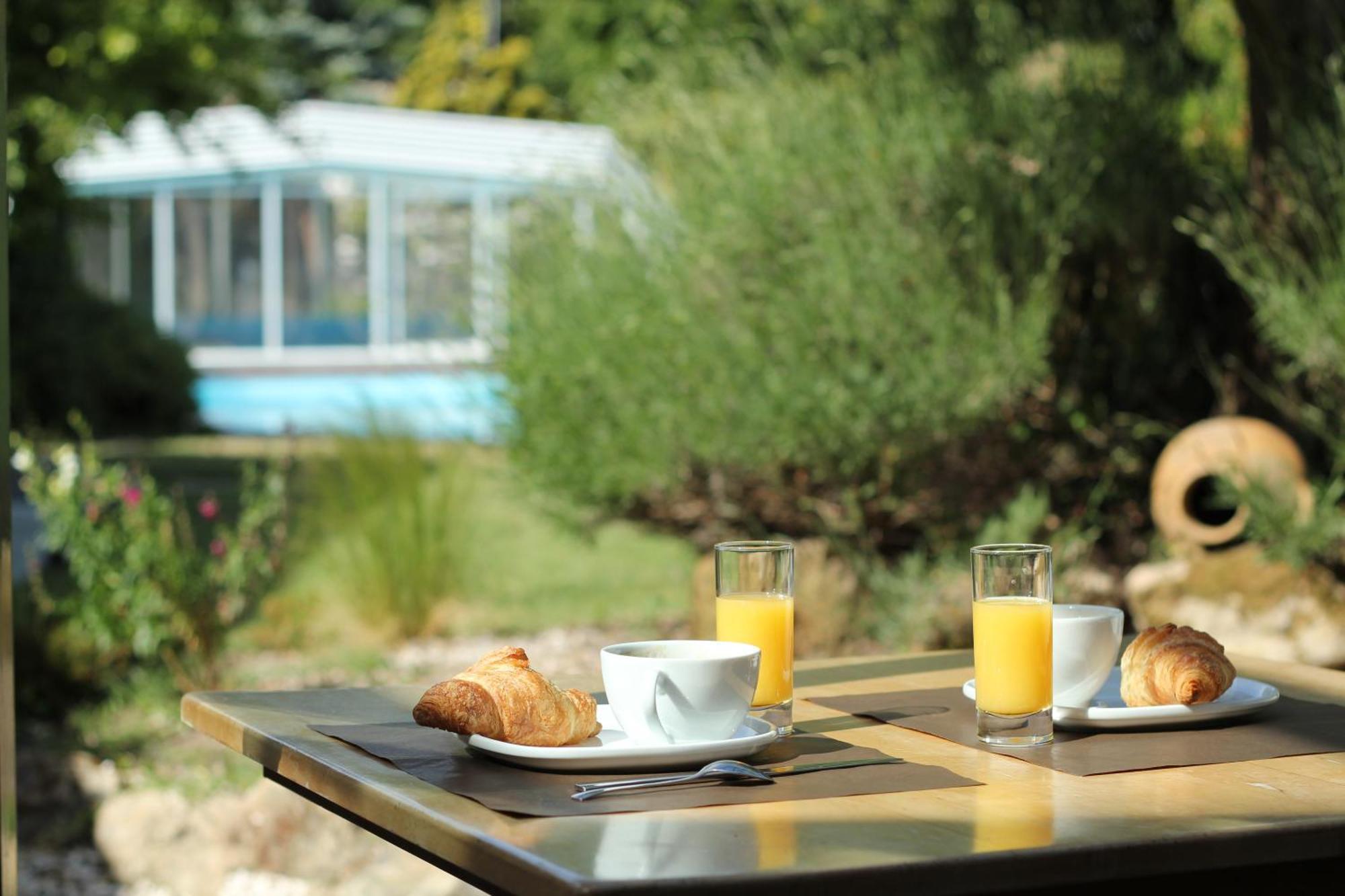 Domaine Le Martinet, The Originals Relais Hotell Bouin  Exteriör bild