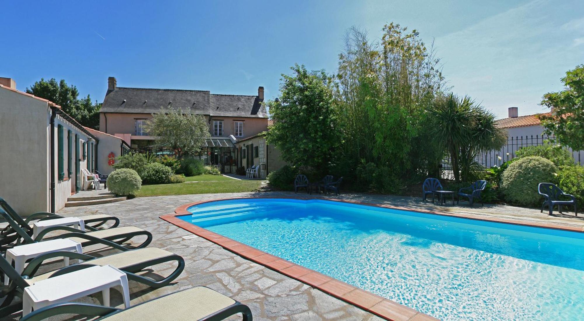 Domaine Le Martinet, The Originals Relais Hotell Bouin  Exteriör bild