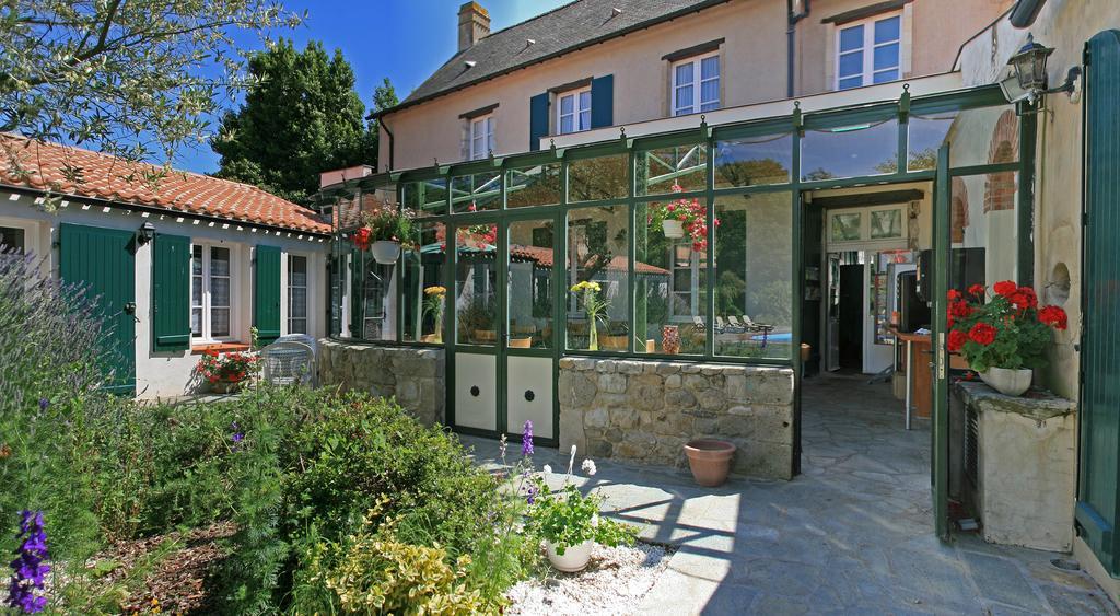 Domaine Le Martinet, The Originals Relais Hotell Bouin  Exteriör bild