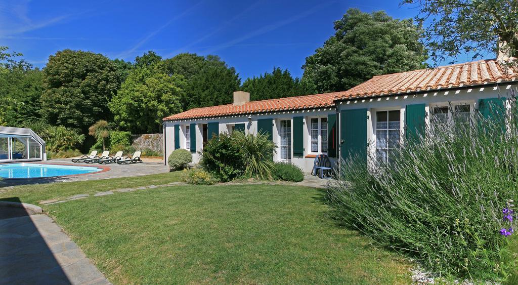 Domaine Le Martinet, The Originals Relais Hotell Bouin  Exteriör bild